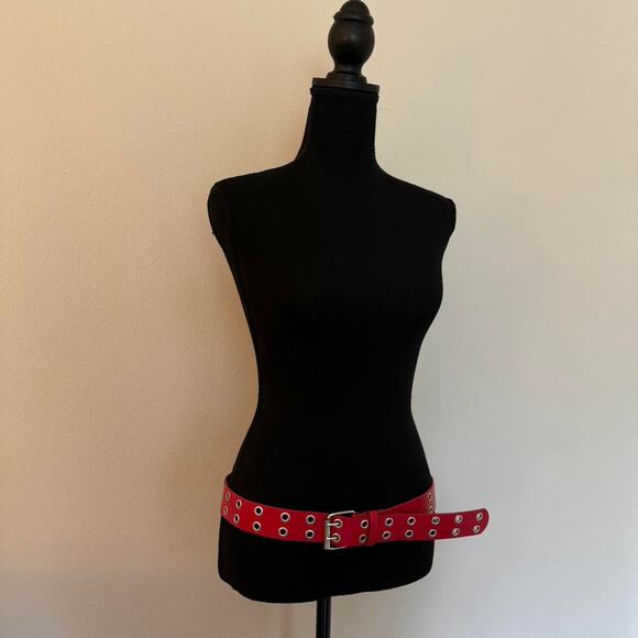 Red grommet belt - Picture 3 of 4